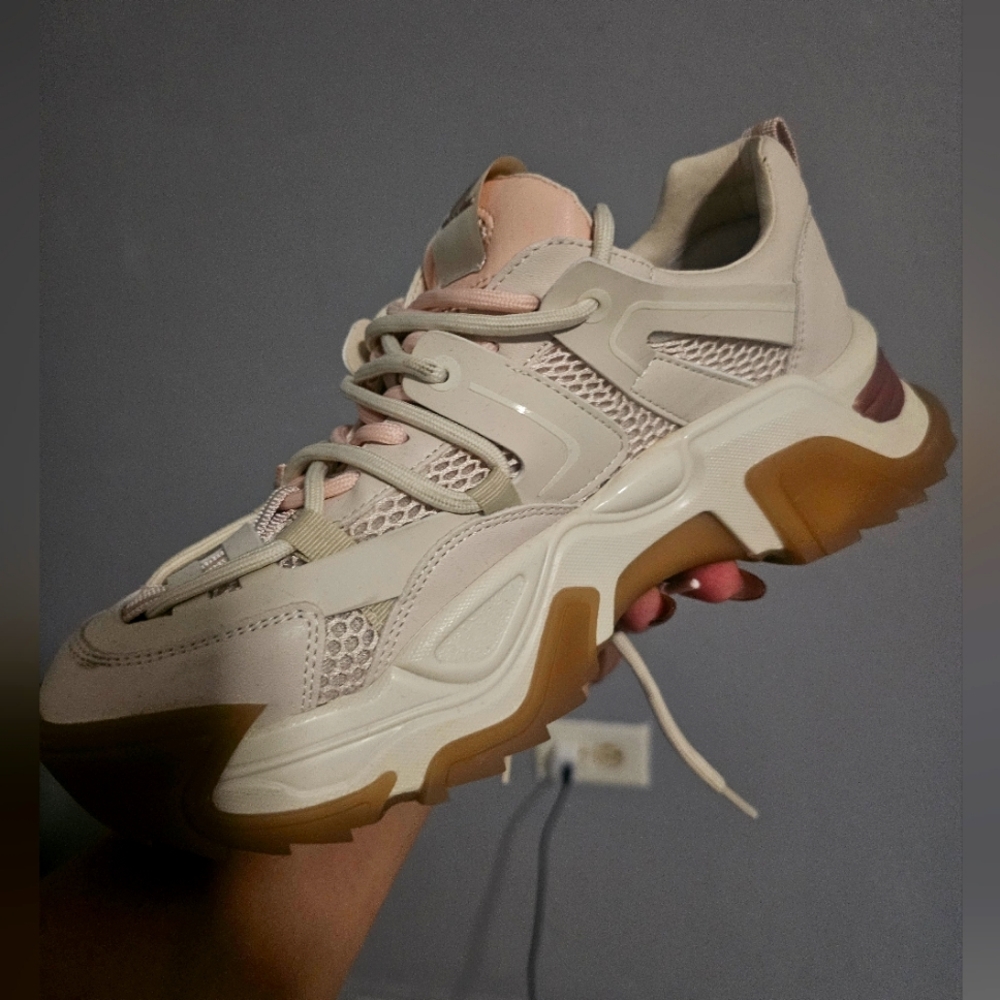 Steve Madden cream Sneakers